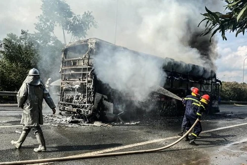 Giải mã hiện tượng ô tô bốc cháy mùa nắng nóng