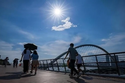Nhiều thành phố ở Trung Quốc ghi nhận mức nhiệt cao kỷ lục, có người tử vong vì say nắng 