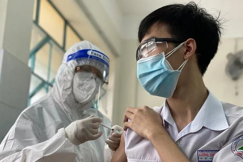 Bộ Y tế đề nghị các địa phương tiêm vaccine phòng Covid-19 mũi 3 cho trẻ từ 12 đến 17 tuổi 