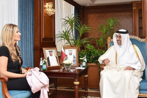 Từ nghi vấn người thân của quan chức cấp cao mang theo va li tiền mặt