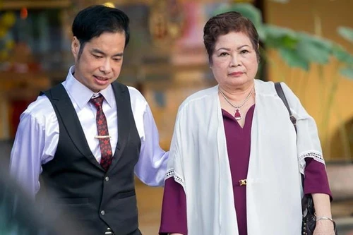 Ca sĩ Ngọc Sơn “sốc” trước sự ra đi của mẹ ruột