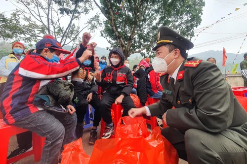 Tấm lòng người làm báo An ninh Thủ đô ấm áp giữa đại dịch Covid-19 