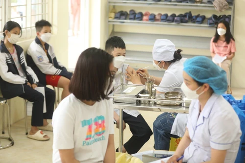 Quyết liệt, cụ thể trong việc cung ứng, nhập khẩu và tiêm vaccine cho trẻ em 