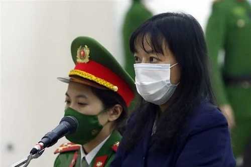 “Núp bóng” giải thưởng để can thiệp và chống phá 