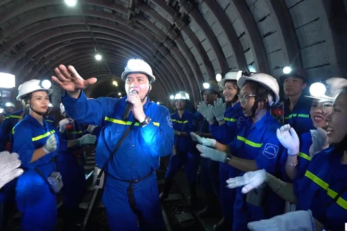 Giọng ca opera Phúc Tiệp: Vào sâu trong lòng đất để hóa thân đời thực nhất cùng người thợ lò 