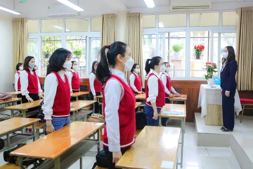 Hà Nội đón học sinh trở lại trường học 