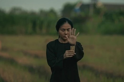 Diễn viên Vân Trang đóng phim kinh dị “Chuyện ma gần nhà” 