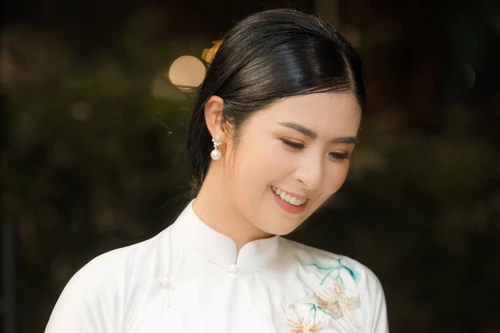 Hoa hậu Ngọc Hân ra mắt bộ sưu tập áo dài “12 mùa hoa” 