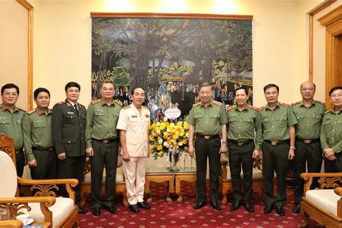 Chúc mừng các nhà khoa học trong lực lượng Công an nhân dân