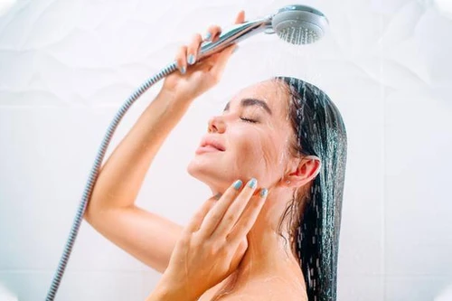 Lợi ích sức khỏe không ngờ khi tắm nước lạnh 