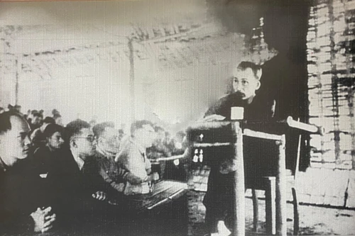 Nâng cao đạo đức cách mạng của những người "chỉ biết còn Đảng thì còn mình" trong tình hình mới 