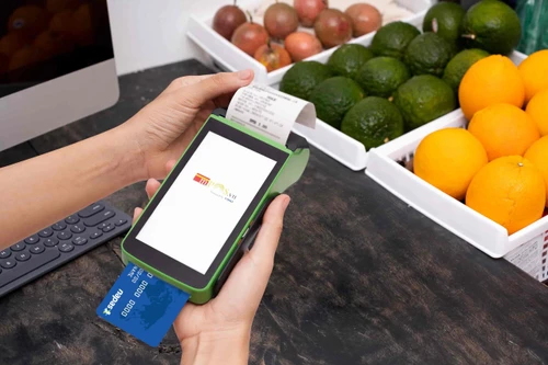 Visa, MasterCard tăng phí và bài toán phát triển thẻ tín dụng nội địa