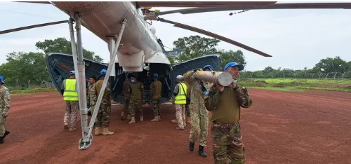 Đội Công binh Việt Nam xây dựng hàng rào bảo vệ Trạm quan sát viên quân sự tại Abu Qussa 