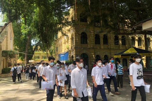 Phụ huynh bức xúc với các khoản lạm thu đầu năm học