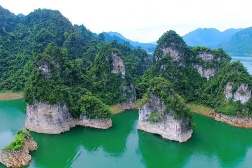 Khám phá vịnh Hạ Long trên cạn ở Tuyên Quang