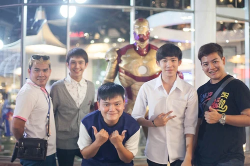 Theo chân stylist Trịnh Tú Trung dạo chơi Bangkok cùng hot boy Fluke Pongsatorn