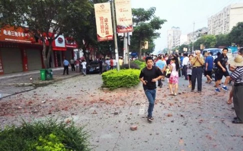 Trung Quốc: Vừa bắt nghi phạm đánh bom liên hoàn, lại xảy ra nổ lớn ở chung cư