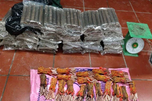 Vận chuyển 80kg thuốc nổ cùng 500 kíp điện