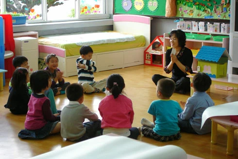 Hàng nghìn giáo viên trung học phải dạy mầm non