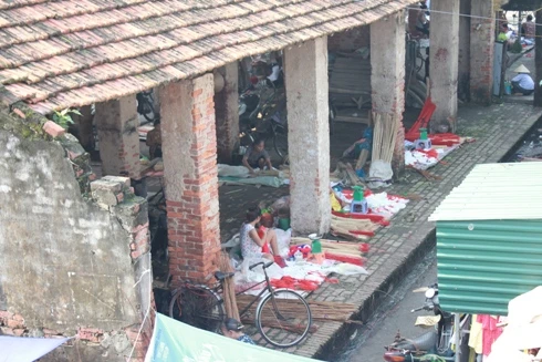 Mai một nghề nón làng Chuông