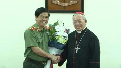 Giám đốc CATP Hà Nội thăm Hồng y Nguyễn Văn Nhơn