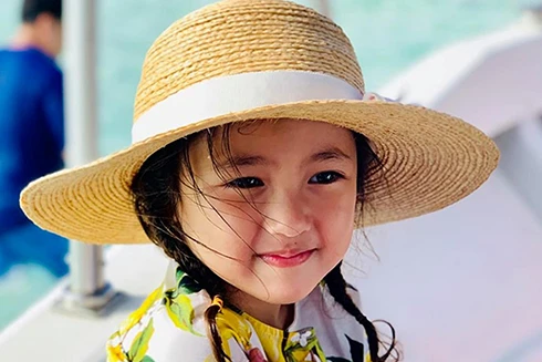 [ẢNH] Nhan sắc ‘gây bão’ của những ‘nhóc tỳ’ nhà sao Việt