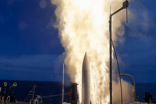 Tàu Mỹ đánh chặn thành công 2 tên lửa hành trình… trước khi radar phát hiện 