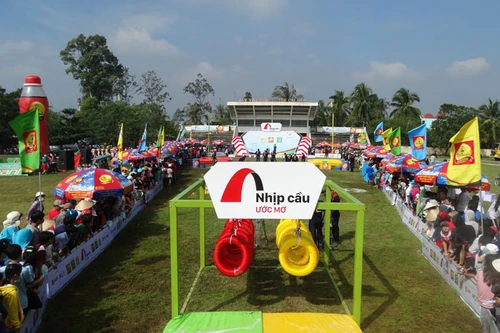 Number 1 triển khai xây dựng nhiều cầu treo, cùng người dân vượt khó