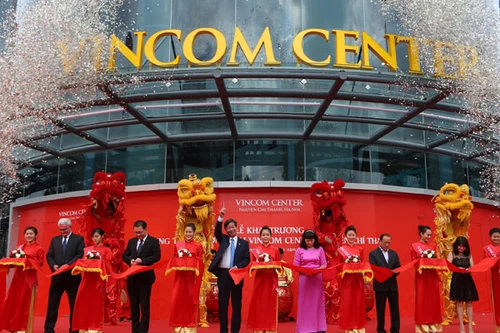 Tưng bừng khai trương Vincom Center Nguyễn Chí Thanh