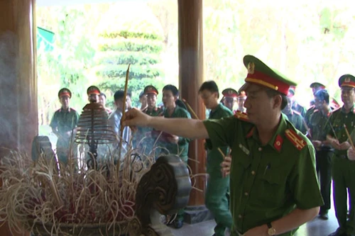 Tri ân những người đã ngã xuống vì độc lập, tự do của Tổ quốc