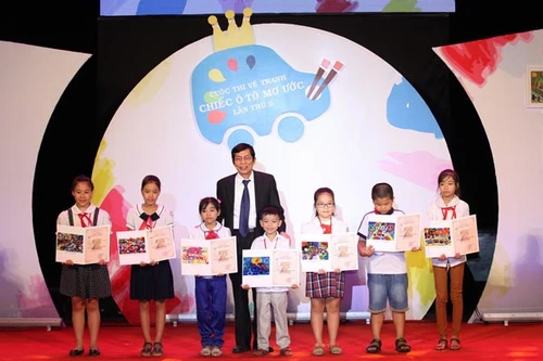 Trao giải quốc gia cuộc thi vẽ tranh "Chiếc ô tô mơ ước"