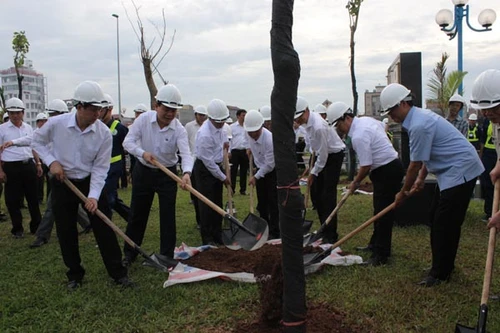 Hà Nội – Sơn La trồng cây hoa ban trắng trên đường Võ Nguyên Giáp 