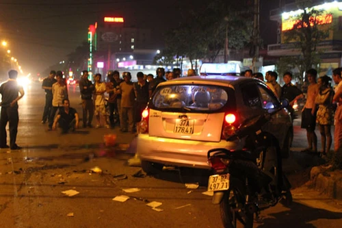 Ta xi bất ngờ quay đầu, một quân nhân bị đâm tử vong