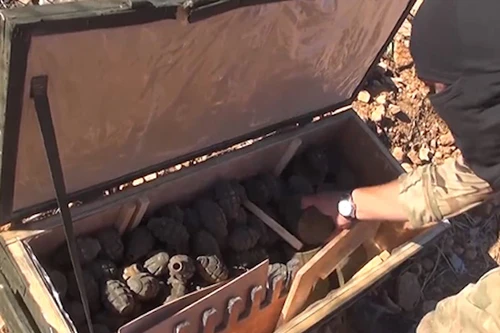 Lầu Năm Góc thừa nhận thả nhầm vũ khí cho khủng bố