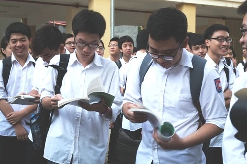 Cán bộ Bộ GD-ĐT tham gia viết sách ôn thi phải kiểm điểm