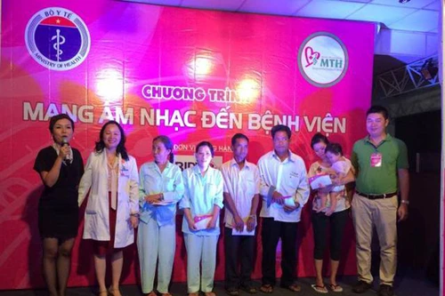 Mang âm nhạc đến Bệnh viện Đại học Y