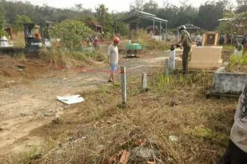 Chồng sát hại vợ rồi chở ra nghĩa trang đốt phi tang