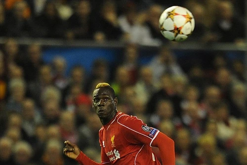 Balotelli lại gặp rắc rối vì... phụ nữ
