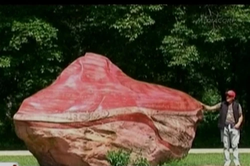 Tranh chấp xoay quanh quyền sở hữu viên đá hồng 