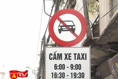 Cấm taxi hoạt động giờ cao điểm trên phố La Thành, Khâm Thiên
