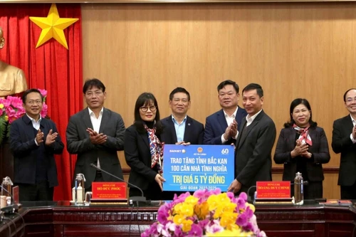 Tập đoàn Bảo Việt hỗ trợ tỉnh Bắc Kạn 5 tỷ đồng xây dựng 100 căn nhà tình nghĩa