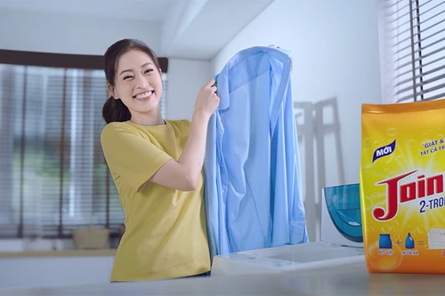 Bột giặt 2 trong 1 đầu tiên tại Việt Nam, có thật sự vừa sạch vừa thơm mềm như quảng cáo?