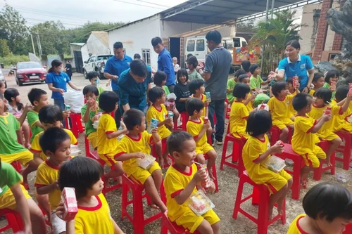 60.000 hộp sữa yêu thương ấm lòng trẻ em Bình Dương mùa Trung thu