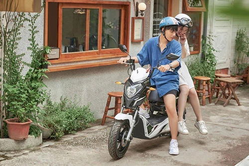 Có gì trong 2 mẫu xe máy điện "hot" nhất thị trường hiện nay?