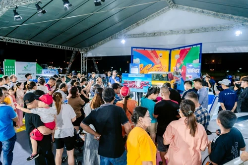 'Siêu đại hội' thu xăng đổi điện của VinFast nóng khắp 3 miền, người dân xếp hàng 'lên đời' xe xanh