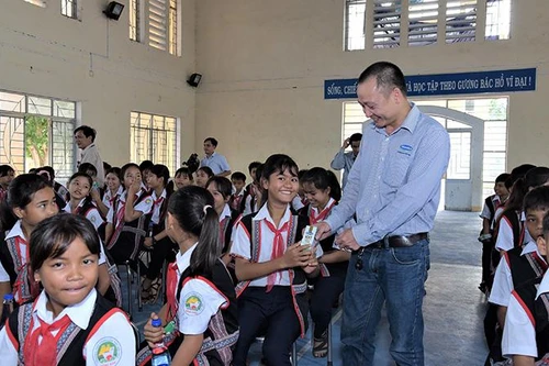 Quỹ sữa Vươn cao Việt Nam 2021 của Vinamilk sẽ có thêm 31.000 ly sữa từ sự tham gia của cộng đồng