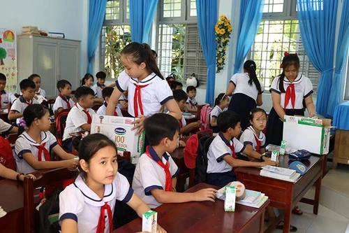 4 năm triển khai, Sữa học đường tỉnh Bến Tre “được lòng” cả thầy, trò, phụ huynh