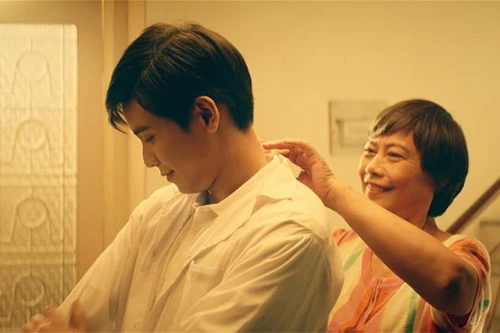  'Ước mơ của mẹ' - trend mới nổi gây bão giới trẻ từ một MV của Quân A.P