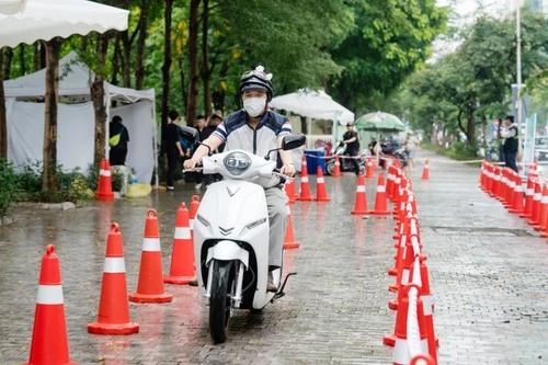 Người dùng vượt mọi địa hình, sống xanh mỗi ngày cùng VinFast Feliz Neo