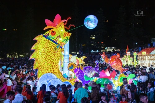 Sa Pa tổ chức lễ rước đèn mãn nhãn dịp Trung thu